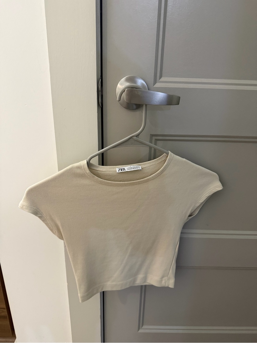 ZARA Cream Short Sleeve Cropped Top